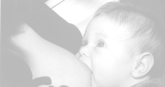 bébé qui allaite